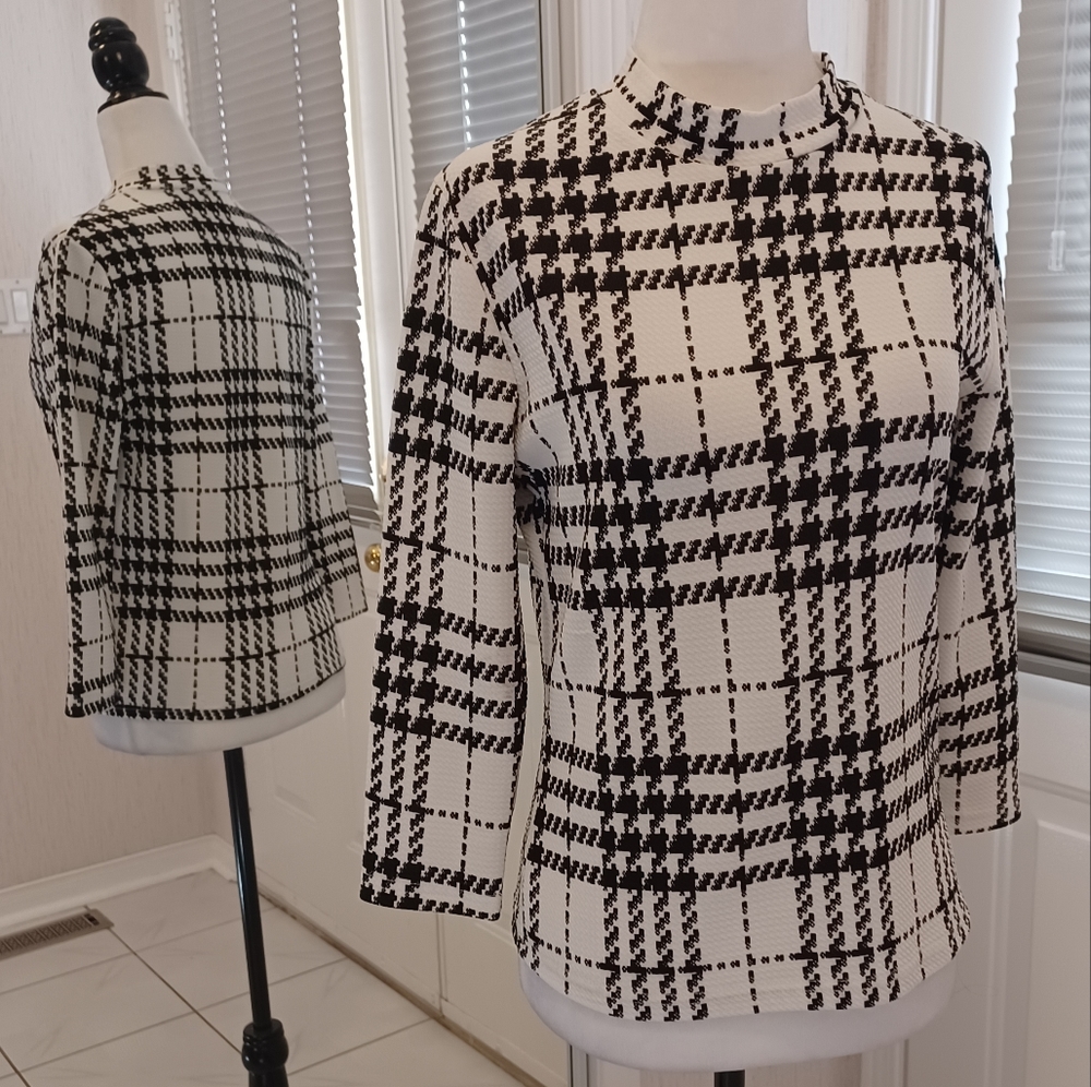 4/$60 New Plaid Black & White Top - Size Medium